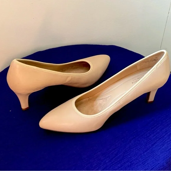 Naturalizer Cream Heels - Picture 6 of 8